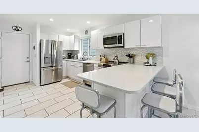 100 Manor Lane, Riverhead, NY 11901 - Photo 6