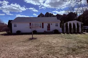 16 Magee Dr, Southampton, NY 11968 - Photo 2