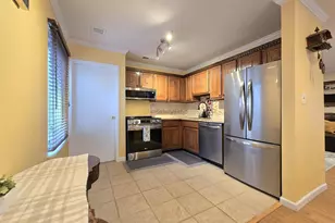 392 Clubhouse Ct, Coram, NY 11727 - Photo 6