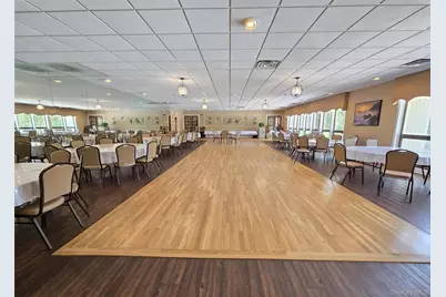 392 Clubhouse Court, Coram, NY 11727 - Photo 20