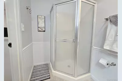 392 Clubhouse Court, Coram, NY 11727 - Photo 16