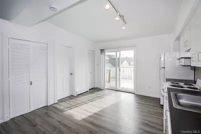 75 Maxwell Avenue #B, Oyster Bay, NY 11771 - Photo 6