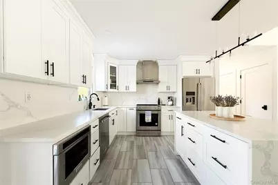 121 Ponquogue Avenue, Hampton Bays, NY 11946 - Photo 8