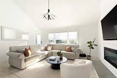 121 Ponquogue Avenue, Hampton Bays, NY 11946 - Photo 4