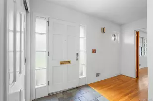 506 Oakwood Rd, Mamaroneck, NY 10543 - Photo 2