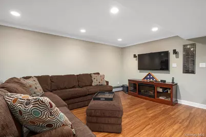 53 Chestnut Lane, Woodbury, NY 11797 - Photo 18