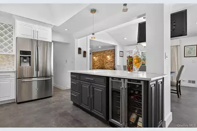 11 Juneau Boulevard, Woodbury, NY 11797 - Photo 18