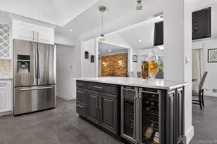 11 Juneau Blvd, Woodbury, NY 11797 - Photo 18