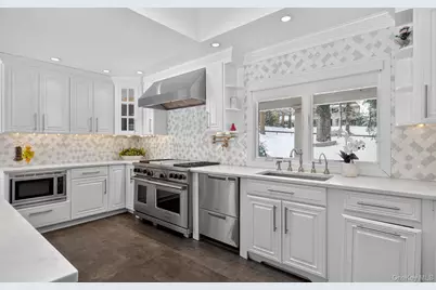 11 Juneau Boulevard, Woodbury, NY 11797 - Photo 16