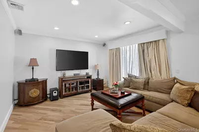 11 Juneau Boulevard, Woodbury, NY 11797 - Photo 6