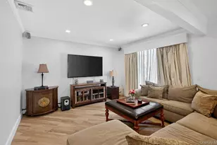 11 Juneau Blvd, Woodbury, NY 11797 - Photo 6