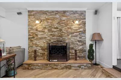 11 Juneau Boulevard, Woodbury, NY 11797 - Photo 8