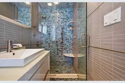 11 Juneau Boulevard, Woodbury, NY 11797 - Photo 22