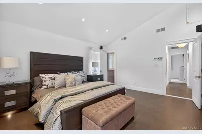 11 Juneau Boulevard, Woodbury, NY 11797 - Photo 20