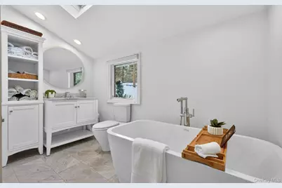 11 Juneau Boulevard, Woodbury, NY 11797 - Photo 24