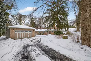 11 Juneau Blvd, Woodbury, NY 11797 - Photo 2