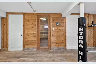 11 Juneau Boulevard, Woodbury, NY 11797 - Photo 32