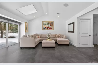 11 Juneau Boulevard, Woodbury, NY 11797 - Photo 12