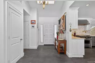 11 Juneau Blvd, Woodbury, NY 11797 - Photo 4