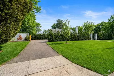 1 Strawberry Lane, Roslyn Heights, NY 11577 - Photo 6