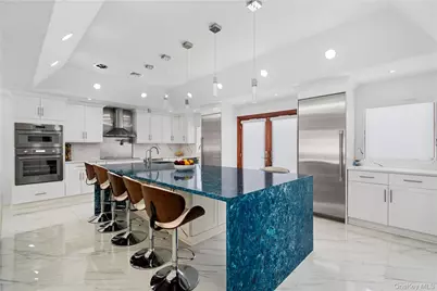 1 Strawberry Lane, Roslyn Heights, NY 11577 - Photo 14