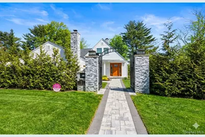 1 Strawberry Lane, Roslyn Heights, NY 11577 - Photo 4
