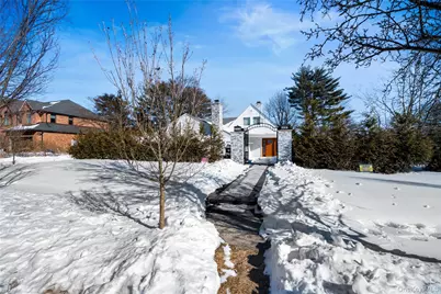 1 Strawberry Lane, Roslyn Heights, NY 11577 - Photo 4