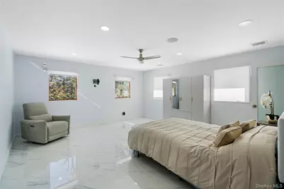 1 Strawberry Lane, Roslyn Heights, NY 11577 - Photo 22