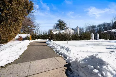 1 Strawberry Lane, Roslyn Heights, NY 11577 - Photo 6