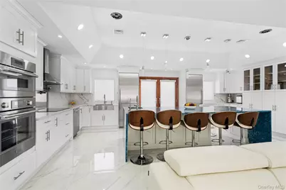 1 Strawberry Lane, Roslyn Heights, NY 11577 - Photo 18