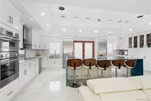 1 Strawberry Ln, Roslyn Heights, NY 11577 - Photo 18