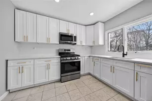 68 Champlain St, Port Jefferson Station, NY 11776 - Photo 6