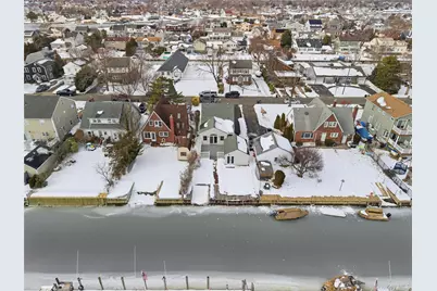 64 Stuart Avenue, Amityville, NY 11701 - Photo 40