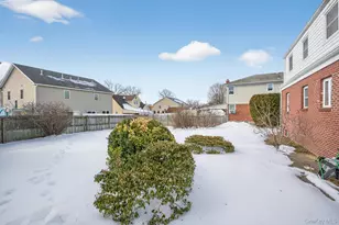 46 Bedford Ave, Westbury, NY 11590 - Photo 14