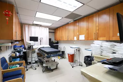 116-14 Myrtle Avenue, Richmond Hill, NY 11418 - Photo 8