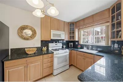 2429 Young Avenue, Bronx, NY 10461 - Photo 10