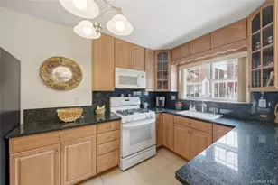 2429 Young Ave, Bronx, NY 10461 - Photo 10