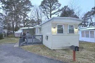 525 Riverleigh Ave, Riverhead, NY 11901 - Photo 2