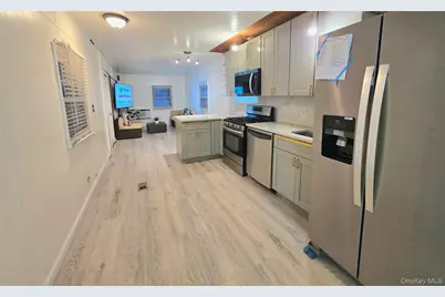 525 Riverleigh Ave #C7, Riverhead, NY 11901 - Photo 8