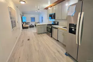 525 Riverleigh Ave, Riverhead, NY 11901 - Photo 8