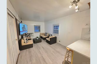 525 Riverleigh Ave #C7, Riverhead, NY 11901 - Photo 8