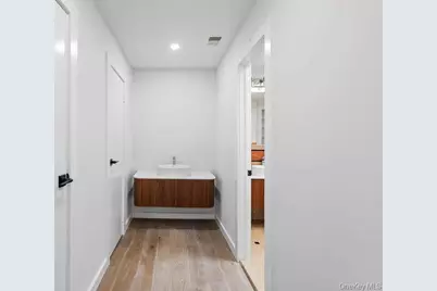 95 Windsor Gate Drive, New Hyde Park, NY 11040 - Photo 22