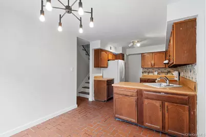 95 Windsor Gate Drive, New Hyde Park, NY 11040 - Photo 10