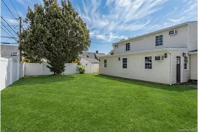 25 Turn Lane, Levittown, NY 11756 - Photo 2