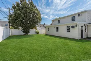 25 Turn Ln, Levittown, NY 11756 - Photo 2