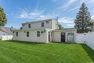 25 Turn Ln, Levittown, NY 11756 - Photo 4