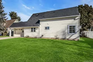 25 Turn Ln, Levittown, NY 11756 - Photo 22