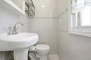 69-27 Manse St, Forest Hills, NY 11375 - Photo 18