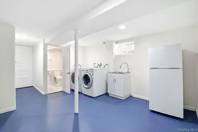 69-27 Manse Street, Forest Hills, NY 11375 - Photo 34