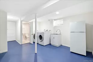 69-27 Manse St, Forest Hills, NY 11375 - Photo 34